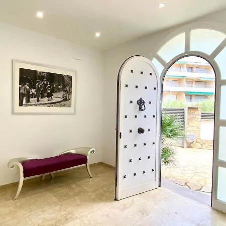 Grande Y Espectacular En Villa